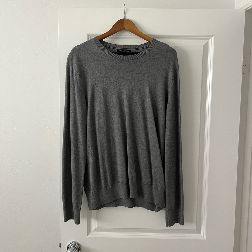 Banana Republic Men’s Sweater Size L Grey